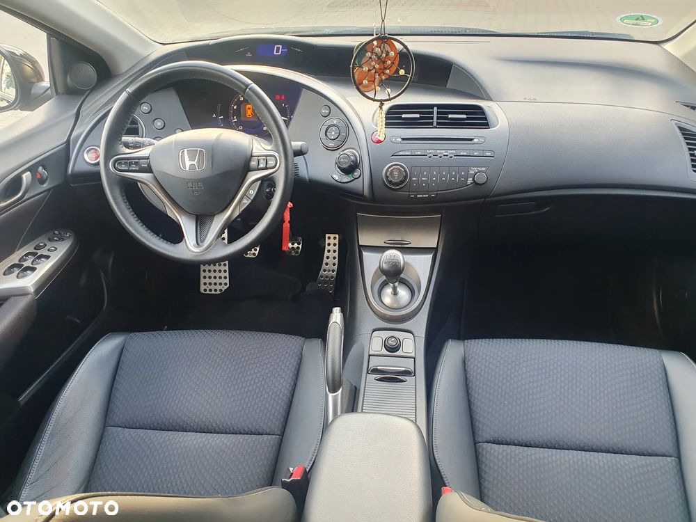 Honda Civic 1.4 i-VTEC Comfort Black Edition - 8