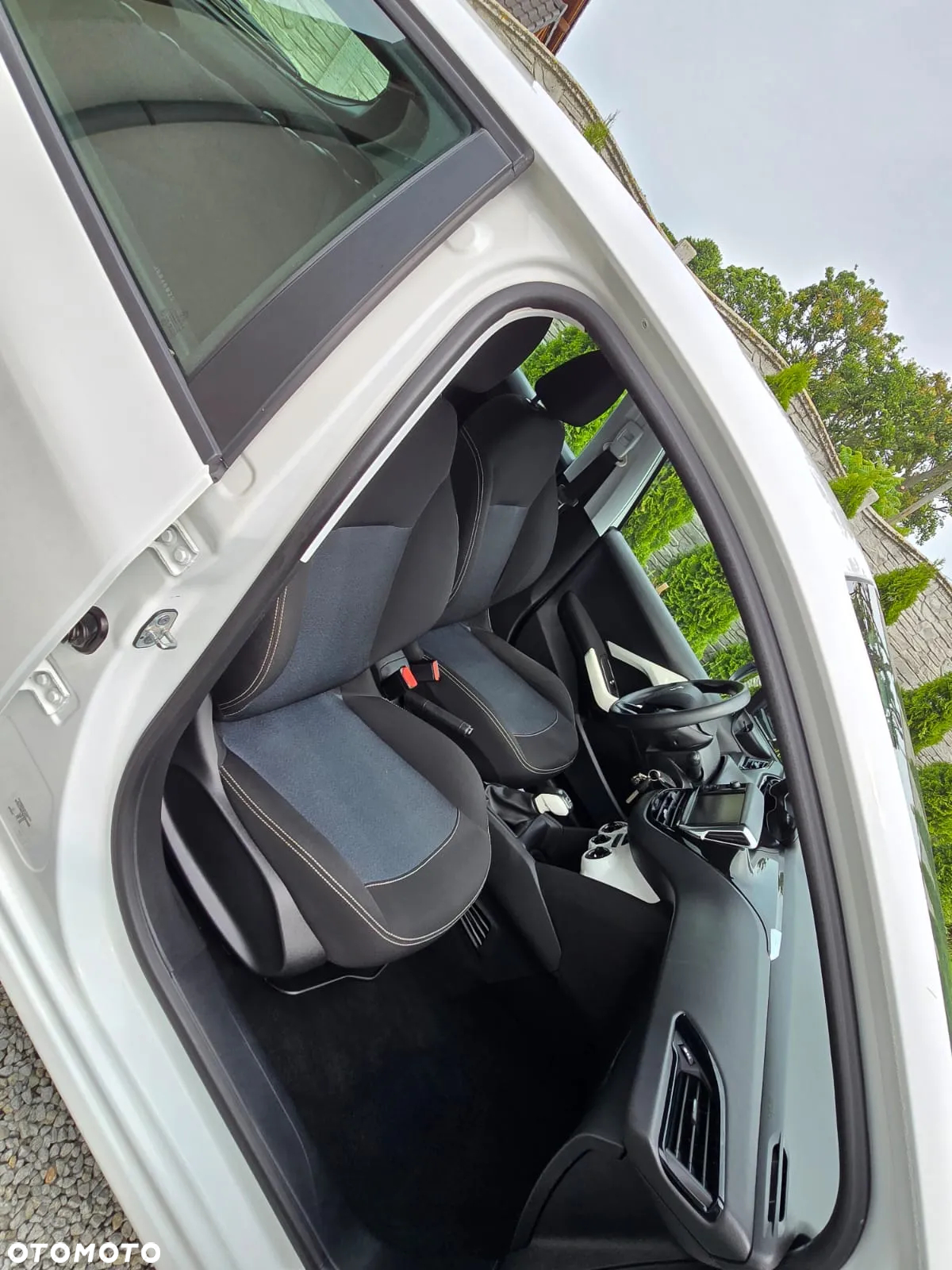 Peugeot 208 - 24
