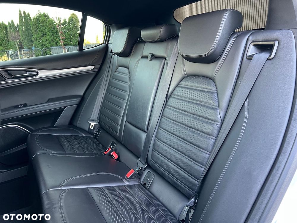 Alfa Romeo Stelvio 2.0 Turbo 16V AT8-Q4 Veloce - 31