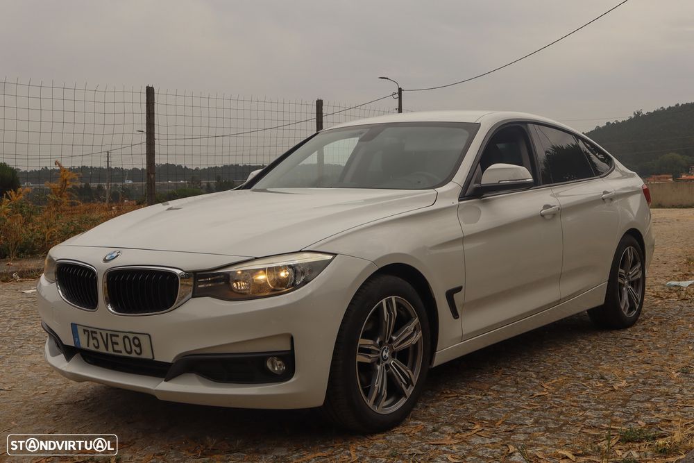 BMW 320 d xDrive Sport Line — fotografia 2