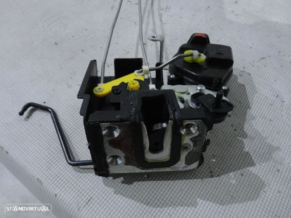 Fecho Da Porta Trás Esq Kia Rio Ii (Jb) - 2