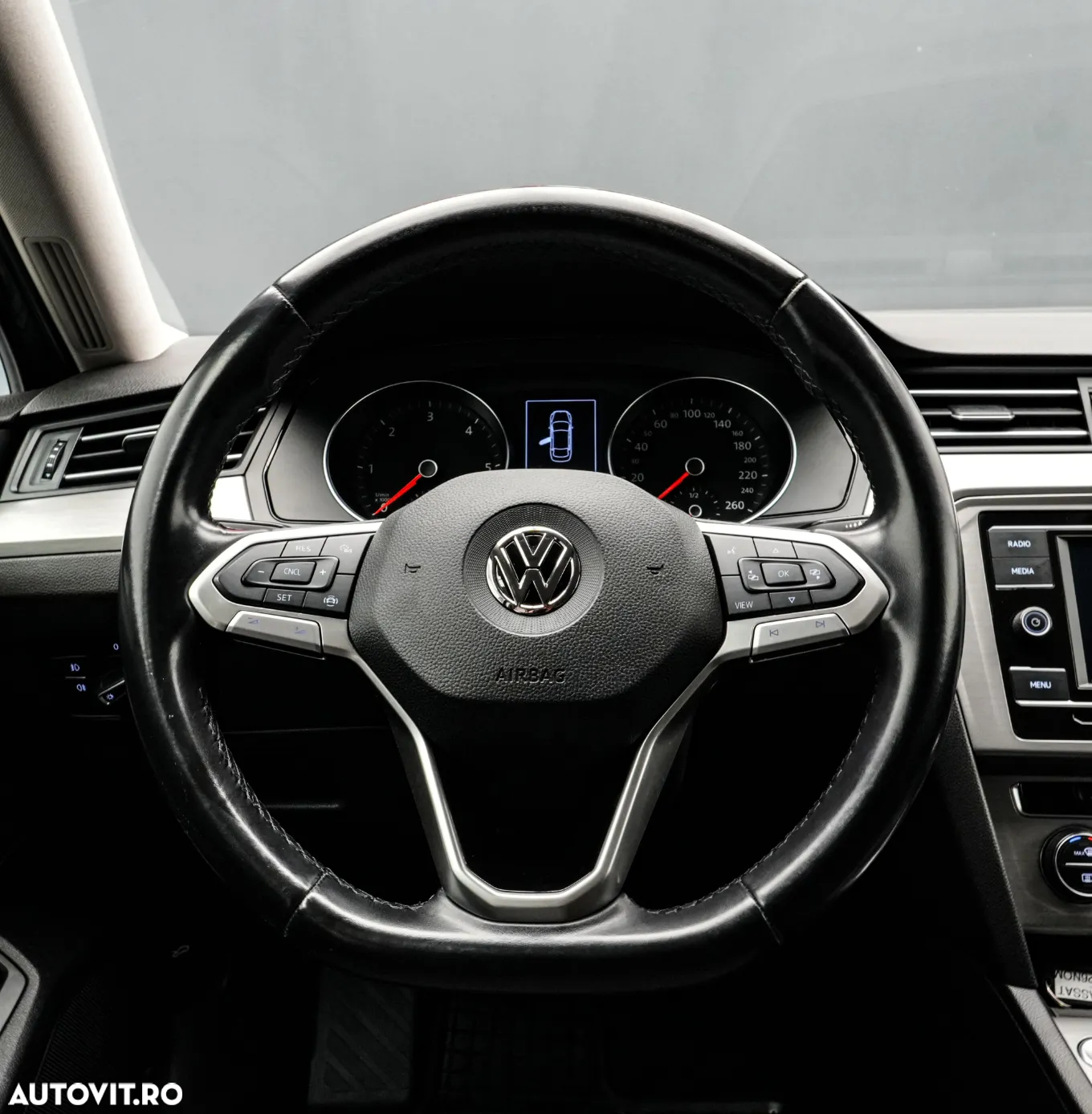 Volkswagen Passat 2.0 TDI DSG Advance - 18