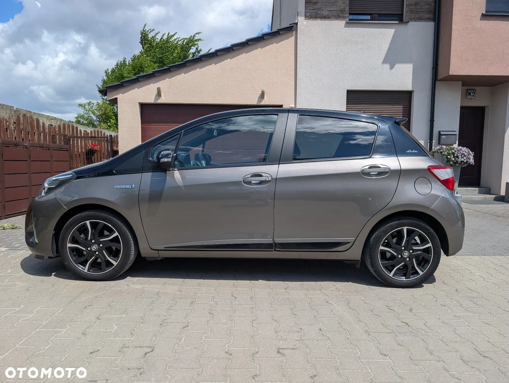 Toyota Yaris Hybrid 100 Selection Passion - 3