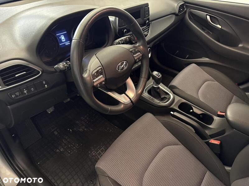 Hyundai i30 1.5 DPI Classic + - 10