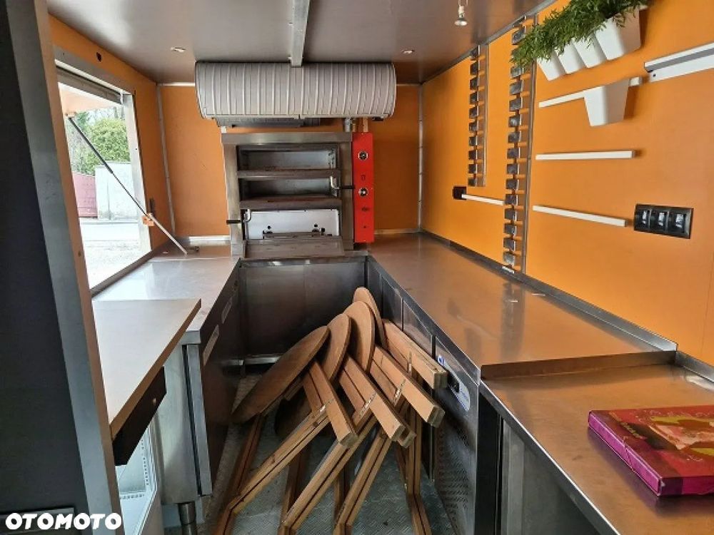 Mercedes-Benz Food Truck, 609 D - 9