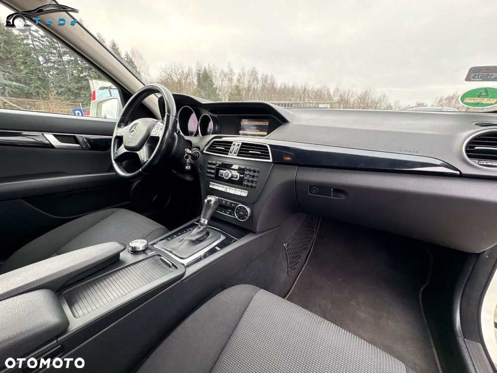 Mercedes-Benz Klasa C 200 CDI DPF Automatik BlueEFFICIENCY Elegance - 29