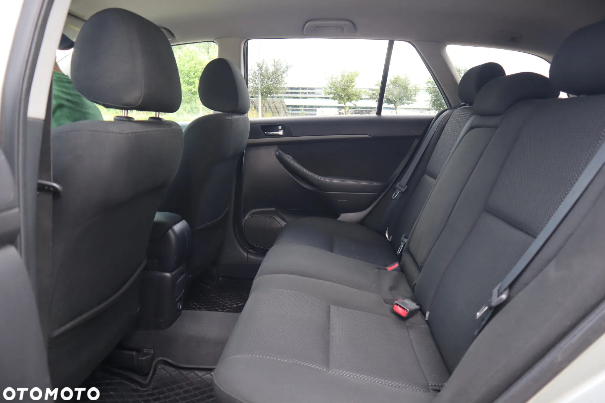 Toyota Avensis 2.0 D-4D Combi - 14