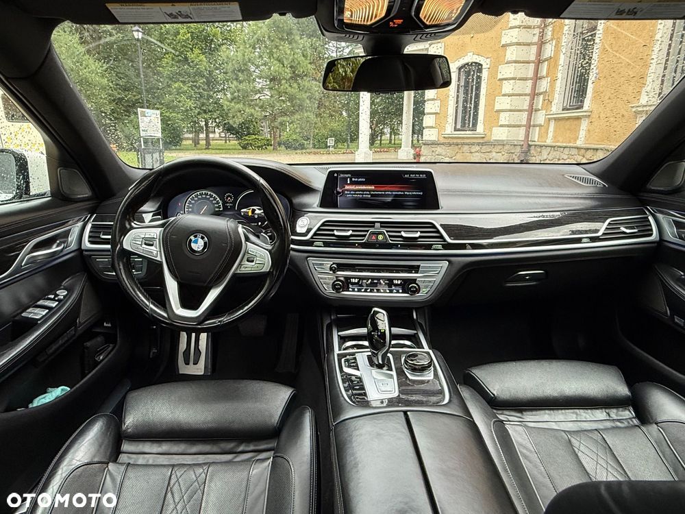 BMW Seria 7 750Li xDrive - 26