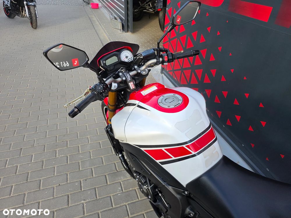 Yamaha FZ8 - 15
