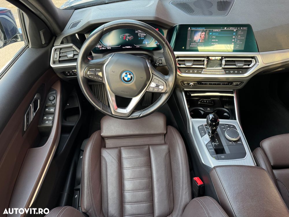 BMW Seria 3 330e Aut. Sport Line - 9