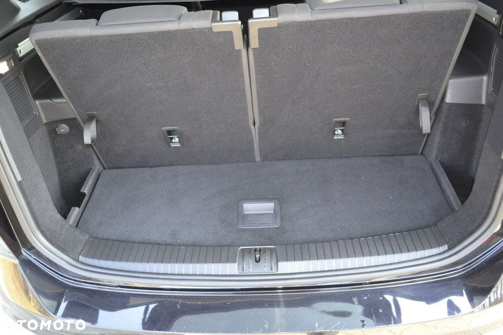 Volkswagen Touran - 17