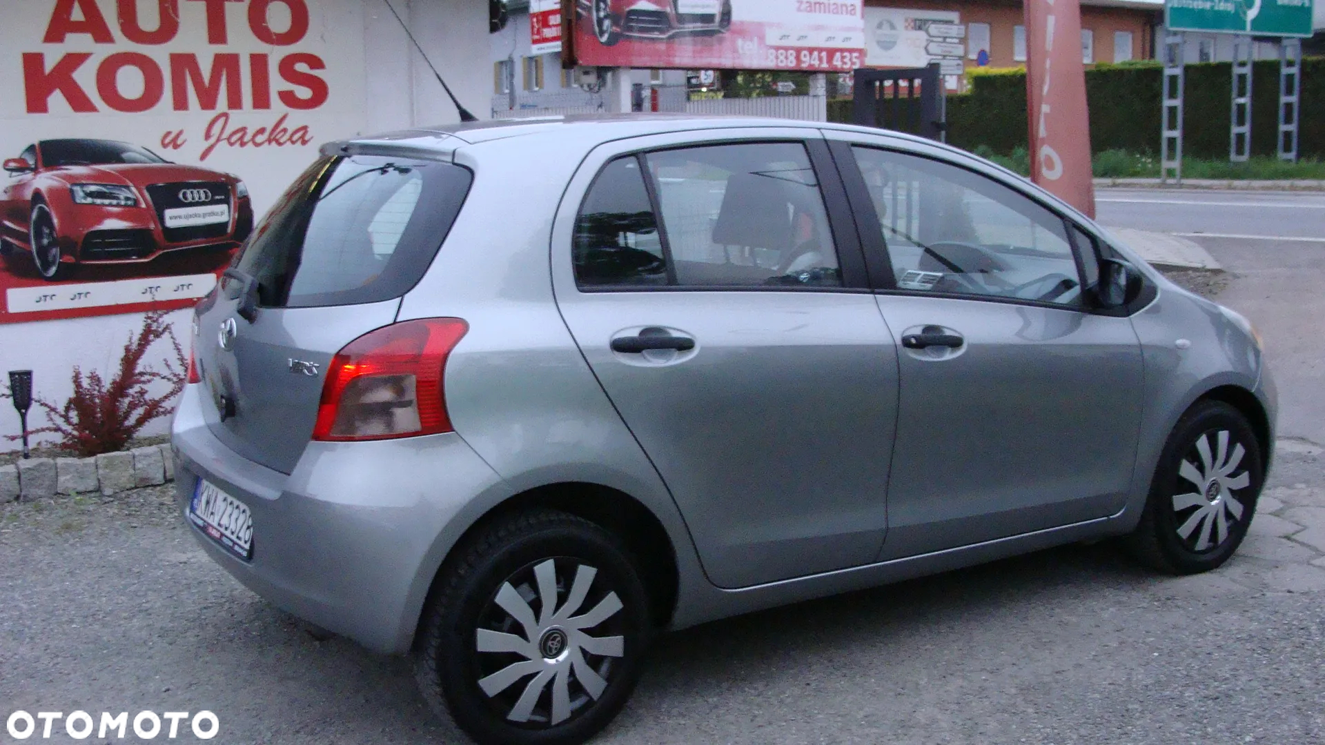 Toyota Yaris 1.3 VVT-i Luna - 4