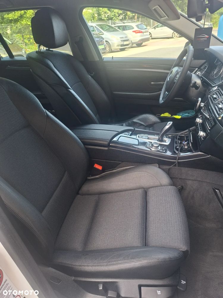 BMW Seria 5 525d xDrive - 13