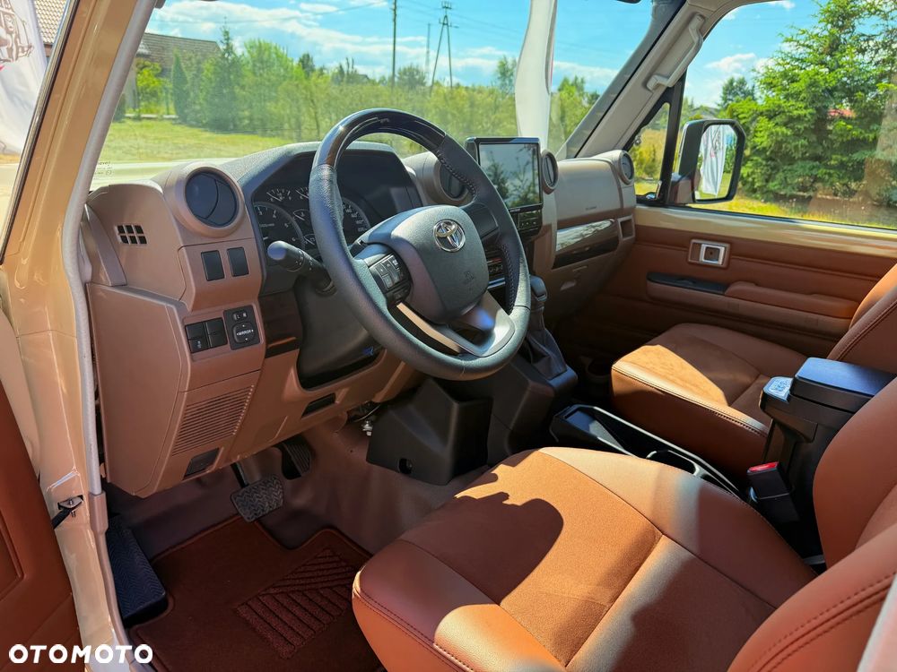 Toyota Land Cruiser - 12