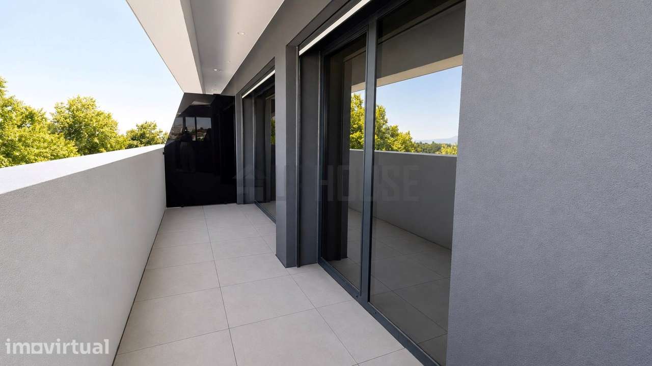 Viva Acima de Tudo | Exclusiva Cobertura T2+2 com Terraço Panorâmico - Grande imagem: 2/22