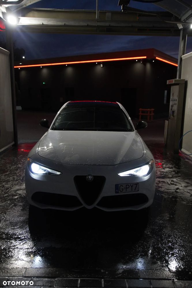 Alfa Romeo Giulia 2.0 Turbo 16V AT8-Q4 Ti - 36