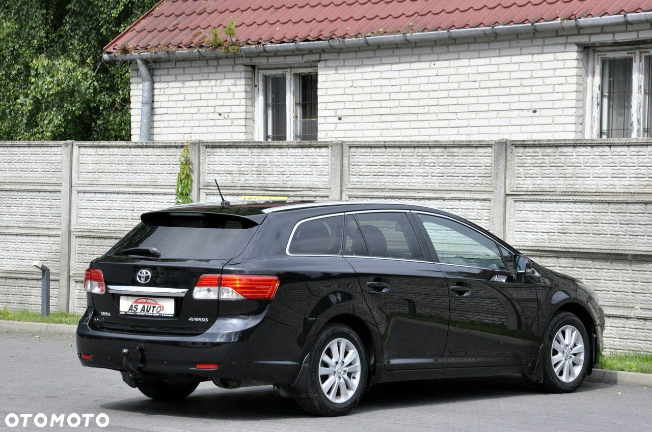 Toyota Avensis 1.8 Sol - 30