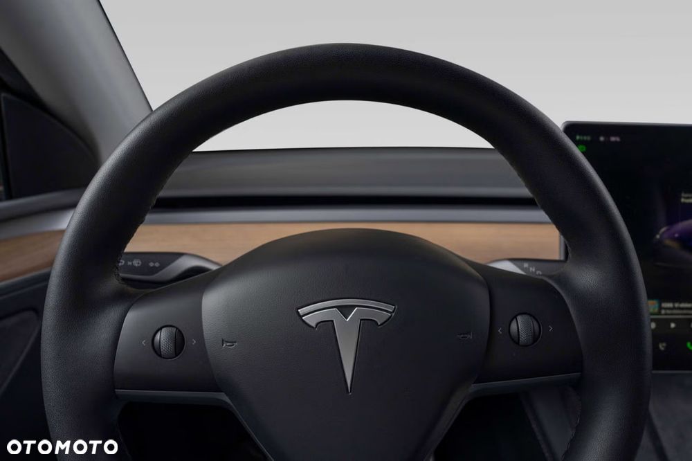 Tesla Model Y Performance Dual Motor AWD - 21