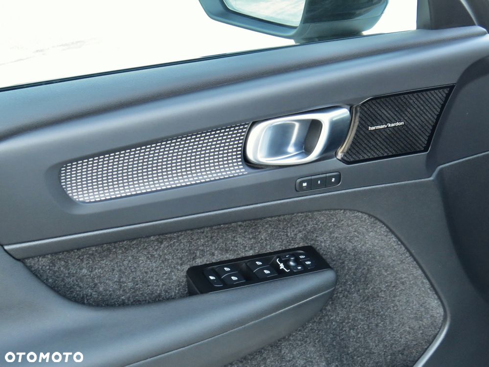 Volvo XC 40 B4 B DKG Ultra Dark - 19