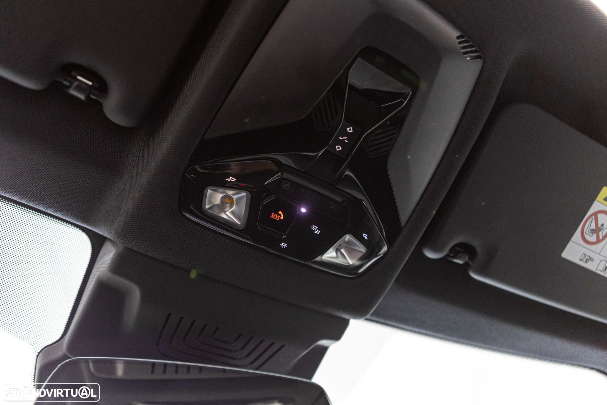 BMW 218 Active Tourer i Pack Desportivo M Auto - 30