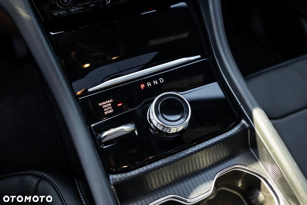 Jeep Grand Cherokee - 35