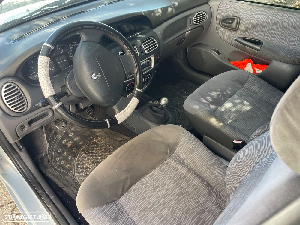 Renault Mégane 1.9 dTi Air - 10