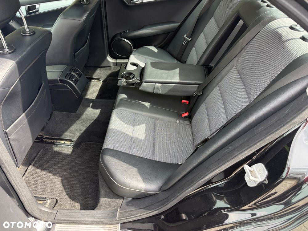 Mercedes-Benz Klasa C ver-200-7g--tronic-avantgarde-edition - 23