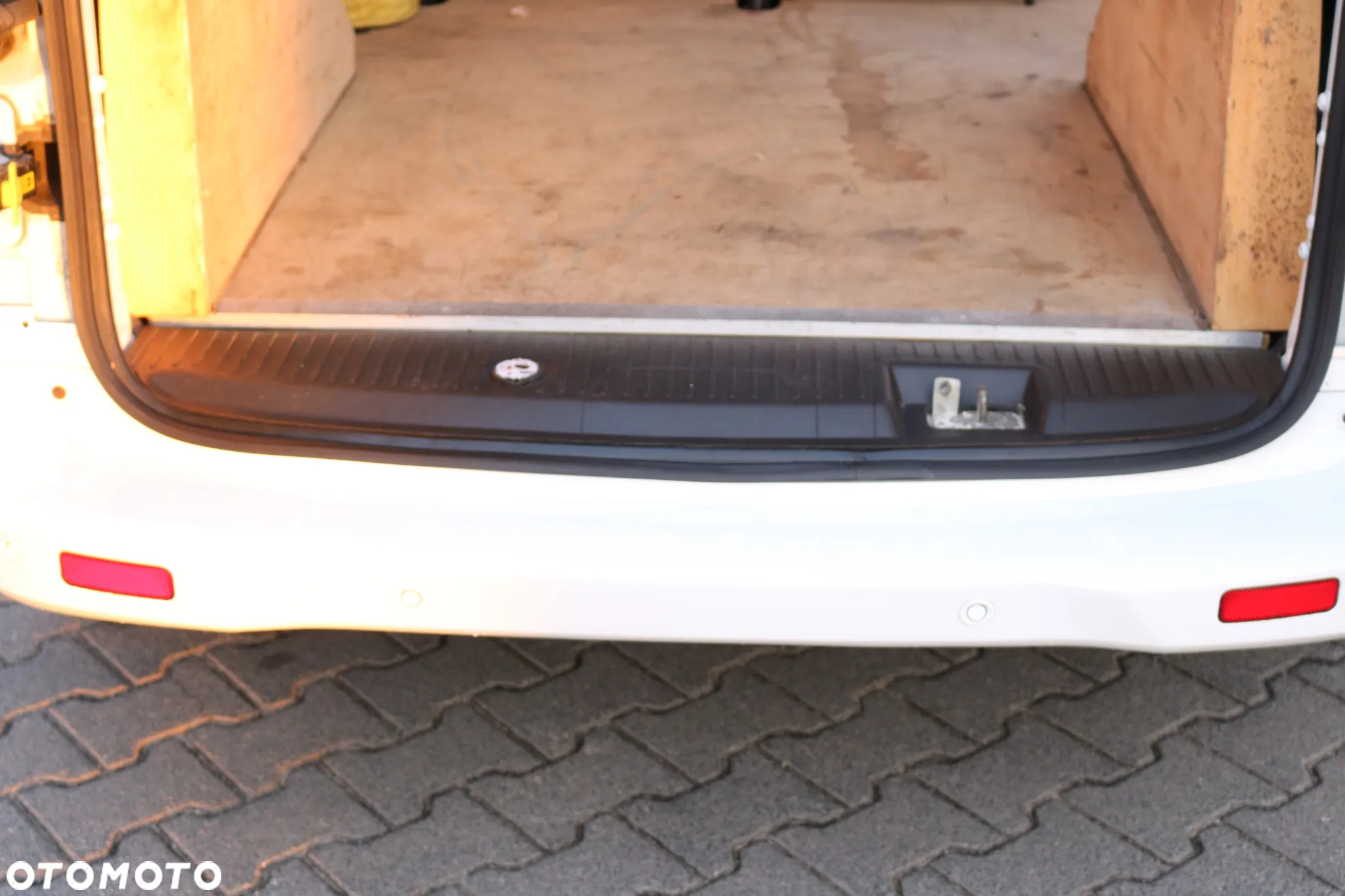 Ford Courier - 22