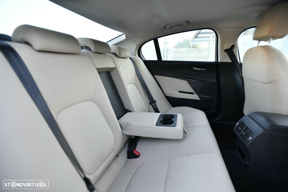 Jaguar XE 20d Aut. Portfolio - 17