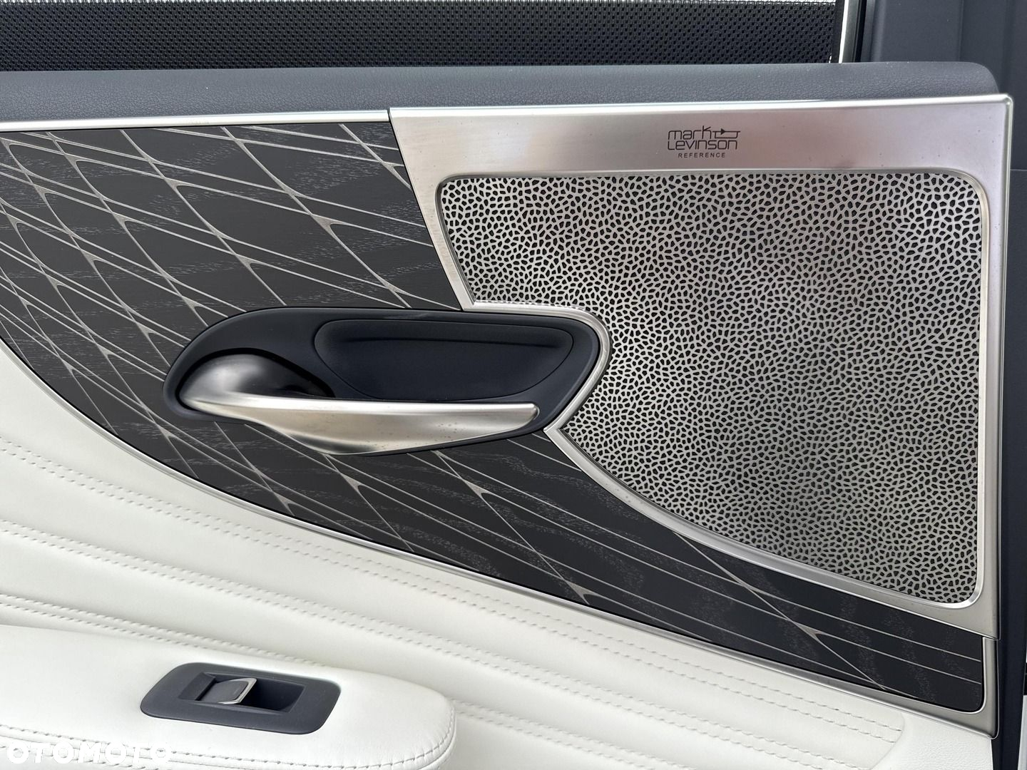 Lexus LS - 24