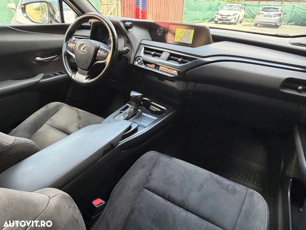 Lexus UX 250h Business Edition - 23