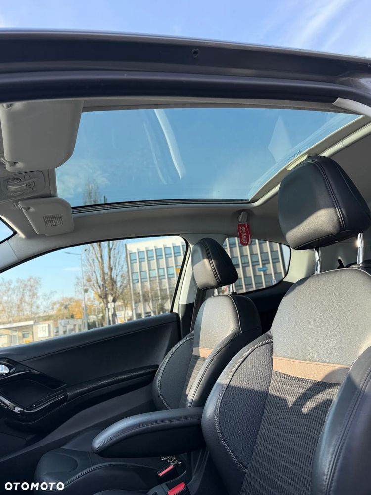 Peugeot 208 - 6