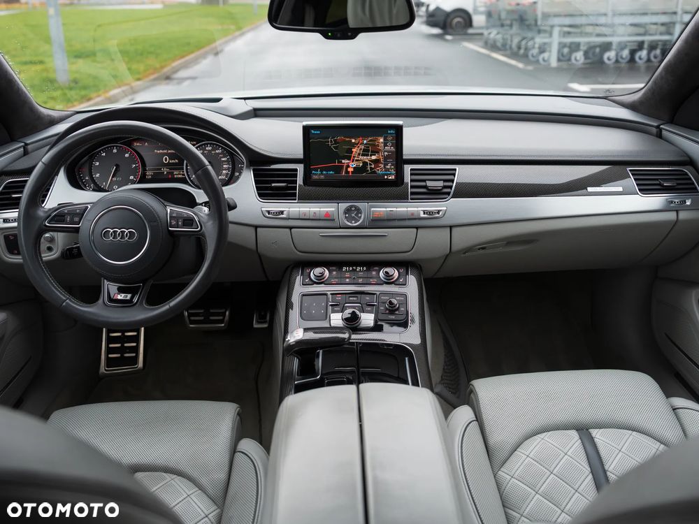 Audi S8 Plus - 11