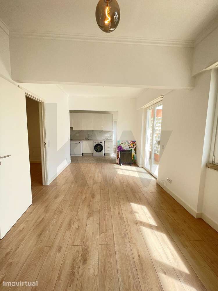 Arrendamento - Apartamento T2+1 totalmente renovado | Rua Martins Bara - Grande imagem: 5/26