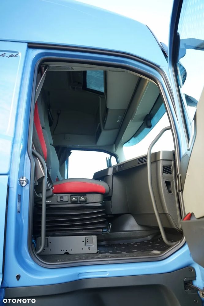Volvo FH 460 / FIRANKA - 7,4 M / SOLÓWKA / KLIMATYZACJA POSTOJOWA / MOCNA PODŁOGA - 35