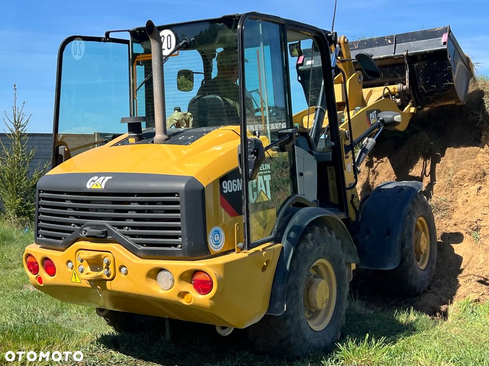 Caterpillar Ładowarka łamana 906M Cat łyżka widły 907 908 5 6 ton SZYBKOZŁĄCZE HYDRAULICZNE dodatkowe linie ZAMIATARKA za dopłatą - 35