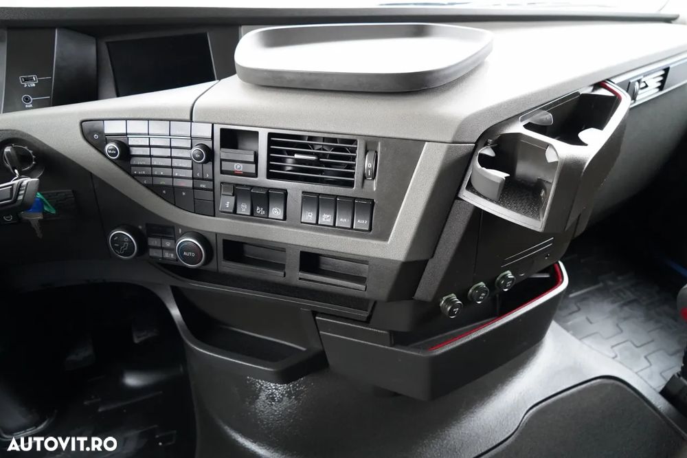 Volvo FH 460 / CORTINA - 7,3 M / SOLO / CLIMATIZARE DE STAȚIONARE / I-SHIFT / PODEA REZISTENTĂ (HEAVY-DUTY) / - 30