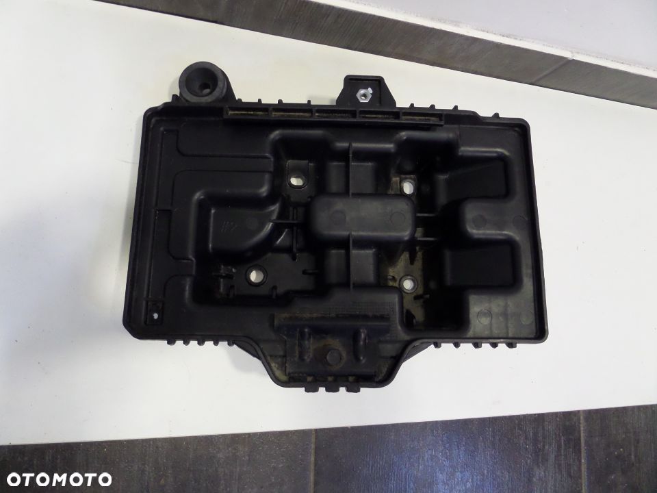 HYUNDAI TUCSON 15- PODSTAWA AKUMULATORA 37150D3000 - 3