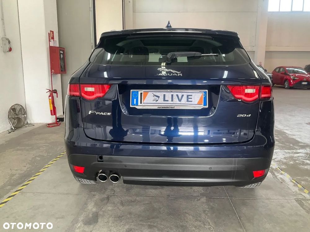 Jaguar F-Pace 2.0 i4D AWD Pure - 4