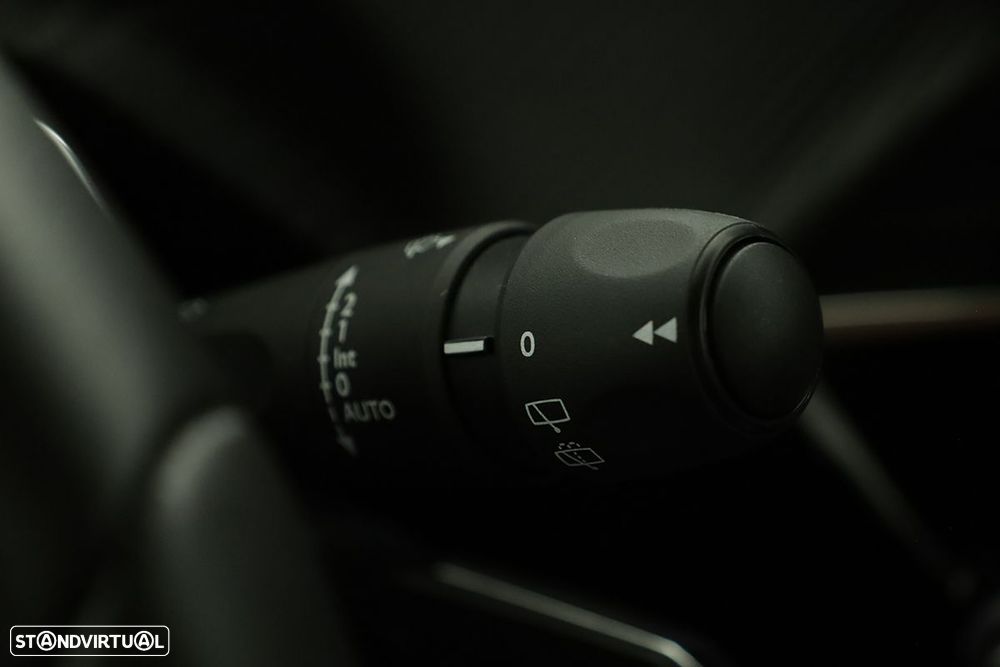 Peugeot 2008 1.2 PureTech Allure EAT8 - 18