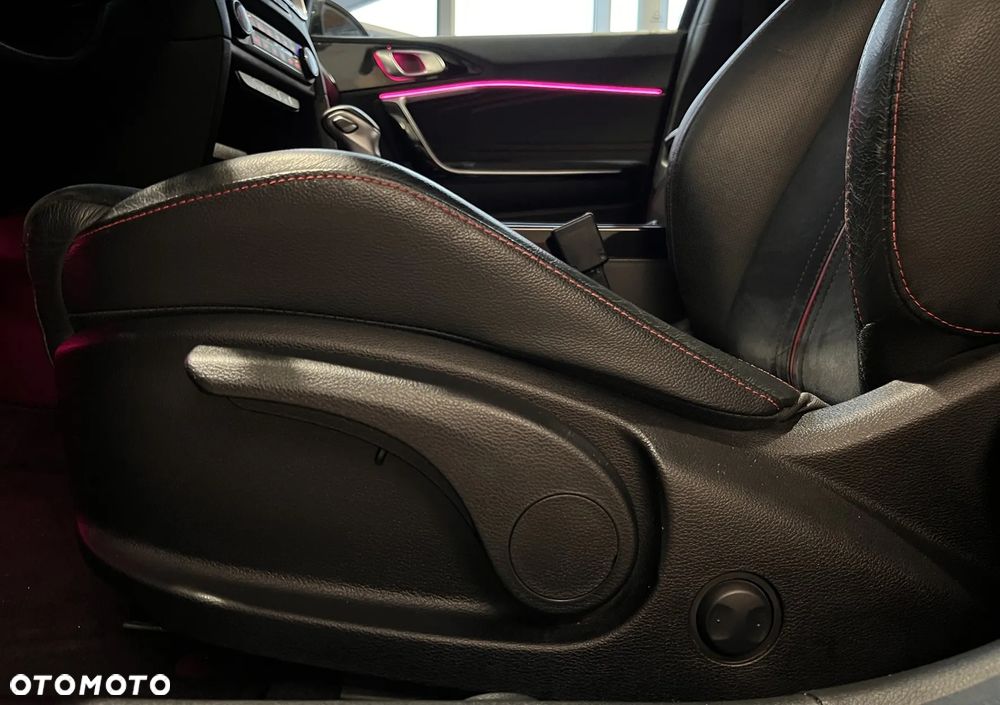 Kia ProCeed 1.6 T-GDI GT DCT - 22