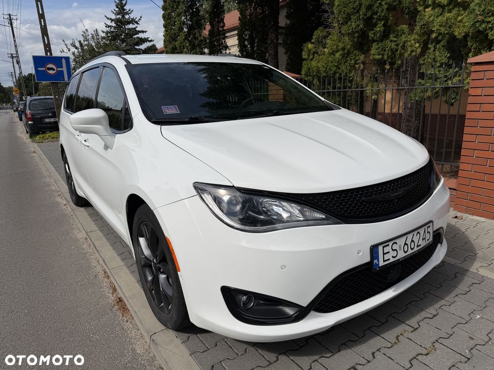 Chrysler Pacifica - 9