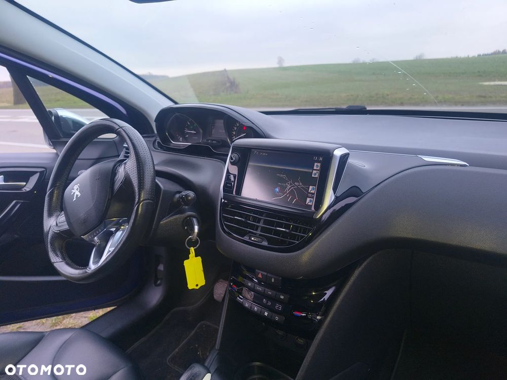 Peugeot 208 - 13