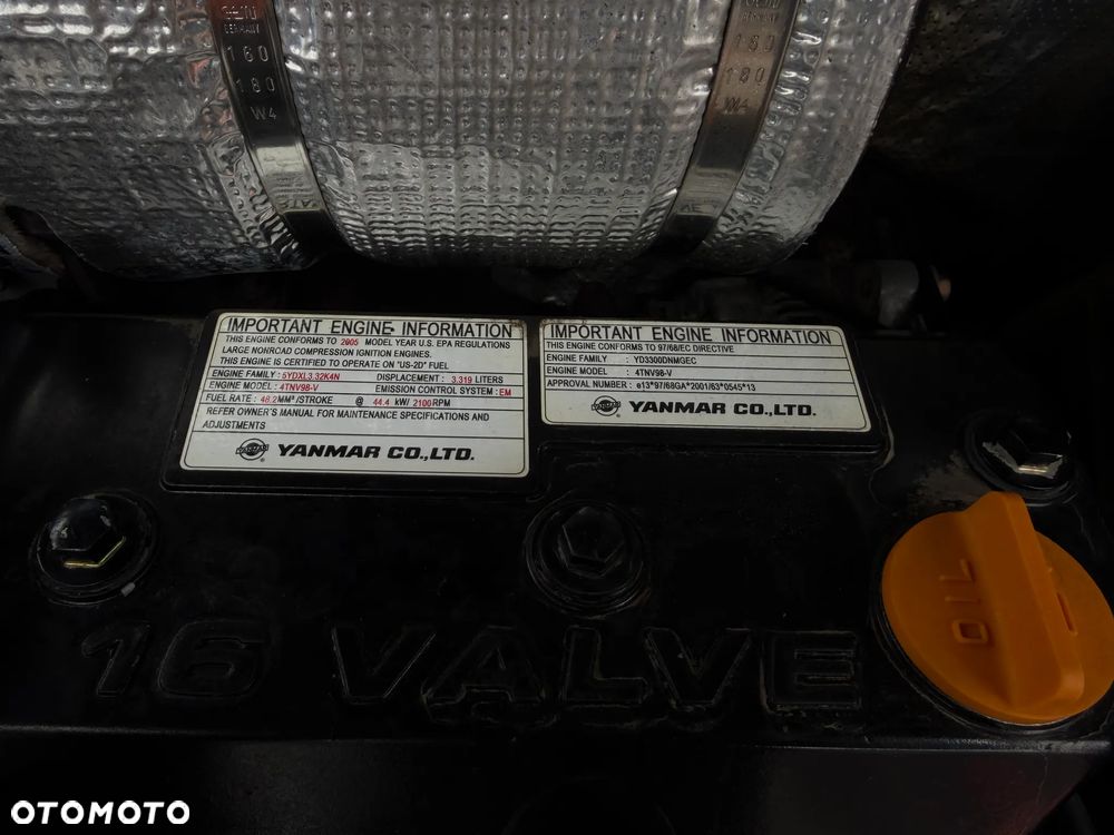 Wacker Neuson 6503 Koparka Kołowa 7ton. Nowe Podwójne Opony z felgami dodatkowe! Niski Przebieg. Maszyna w Bardzo ładnym Stanie. Pochodzi z Komuny Norweskiej. Silnik YANMAR 65KM. Zero luzów wycieków 2 łyżki Okazja. Maszyna pracowała sporadycznie przy lekkich pracach publicznych. Zero zużycia. Dekra 2026r Dokumentacja. Stabilizatory. Zamki na tłokach. 3 sekcje Hydrauliczne. Szybka wolna Jazda. Silnik YANMAR - 9