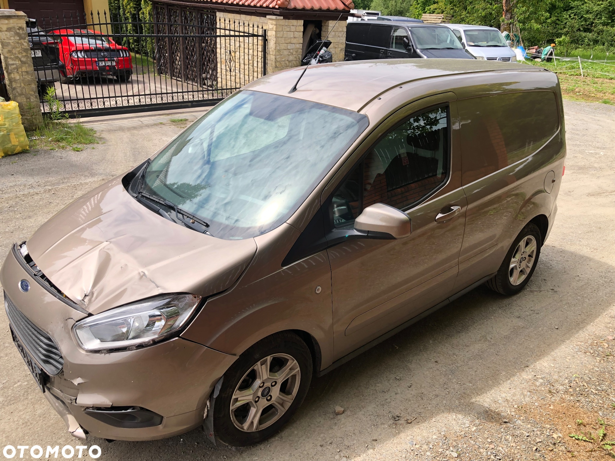 Ford Transit Courier - 13