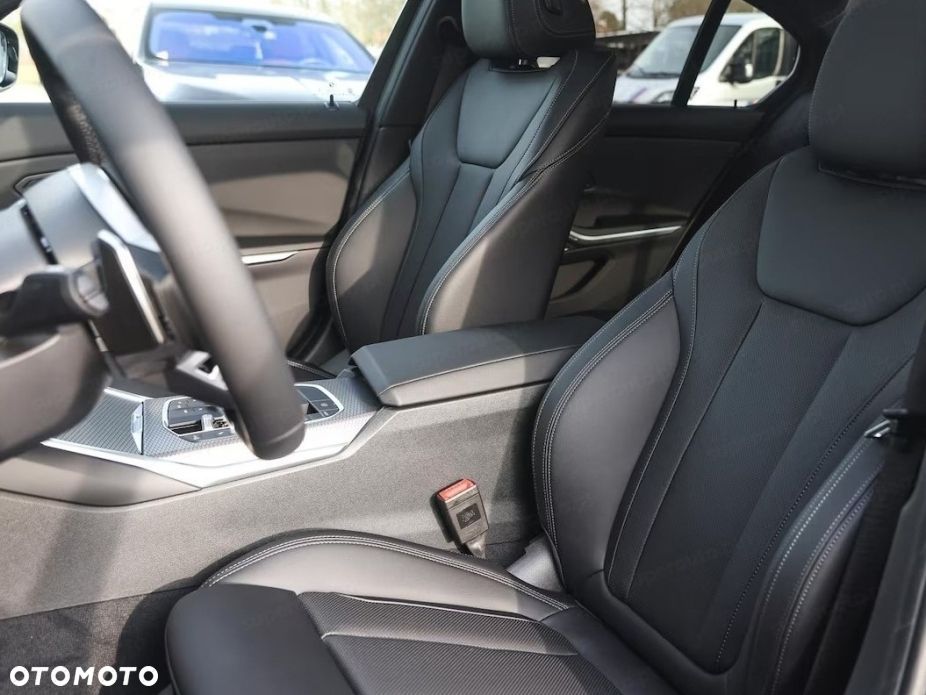BMW Seria 3 318i M Sport - 9