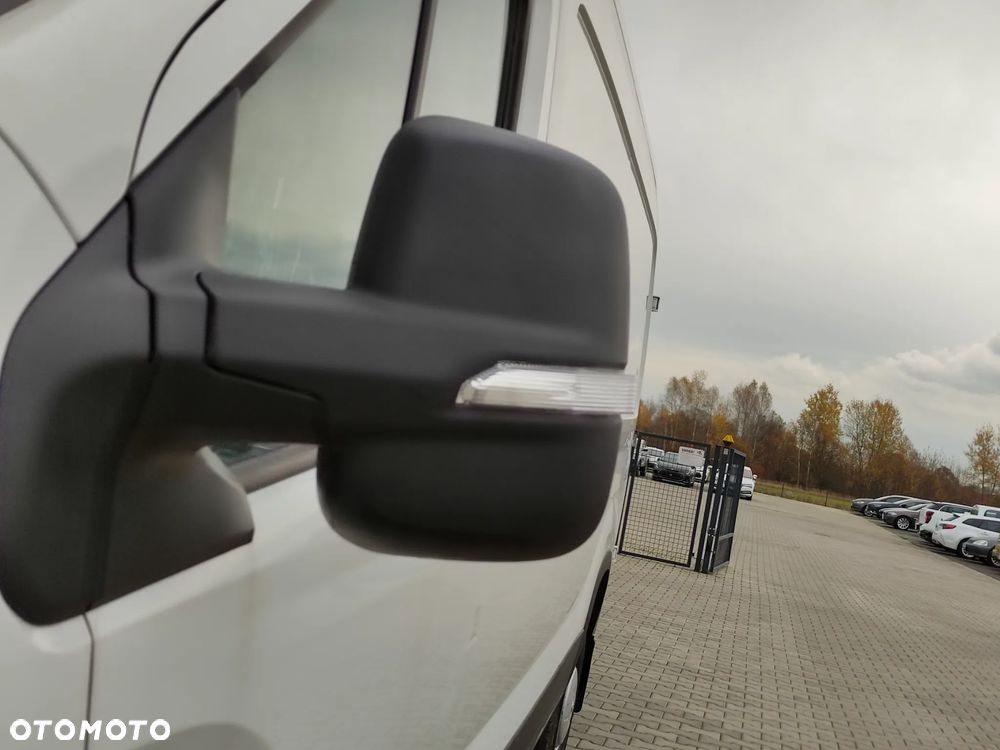 Maxus Deliver 9 - 18