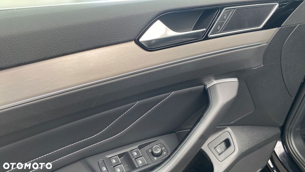 Volkswagen Passat - 16