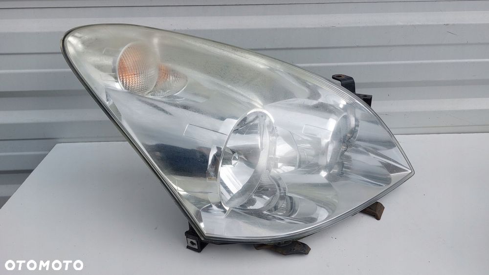 lampa prawy przód prawa przednia toyota corolla verso ii eu - 2