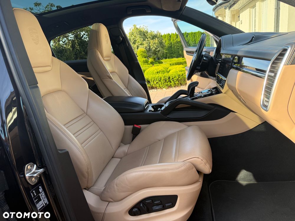 Porsche Cayenne E-Hybrid Tiptronic S Platinum Edition - 32